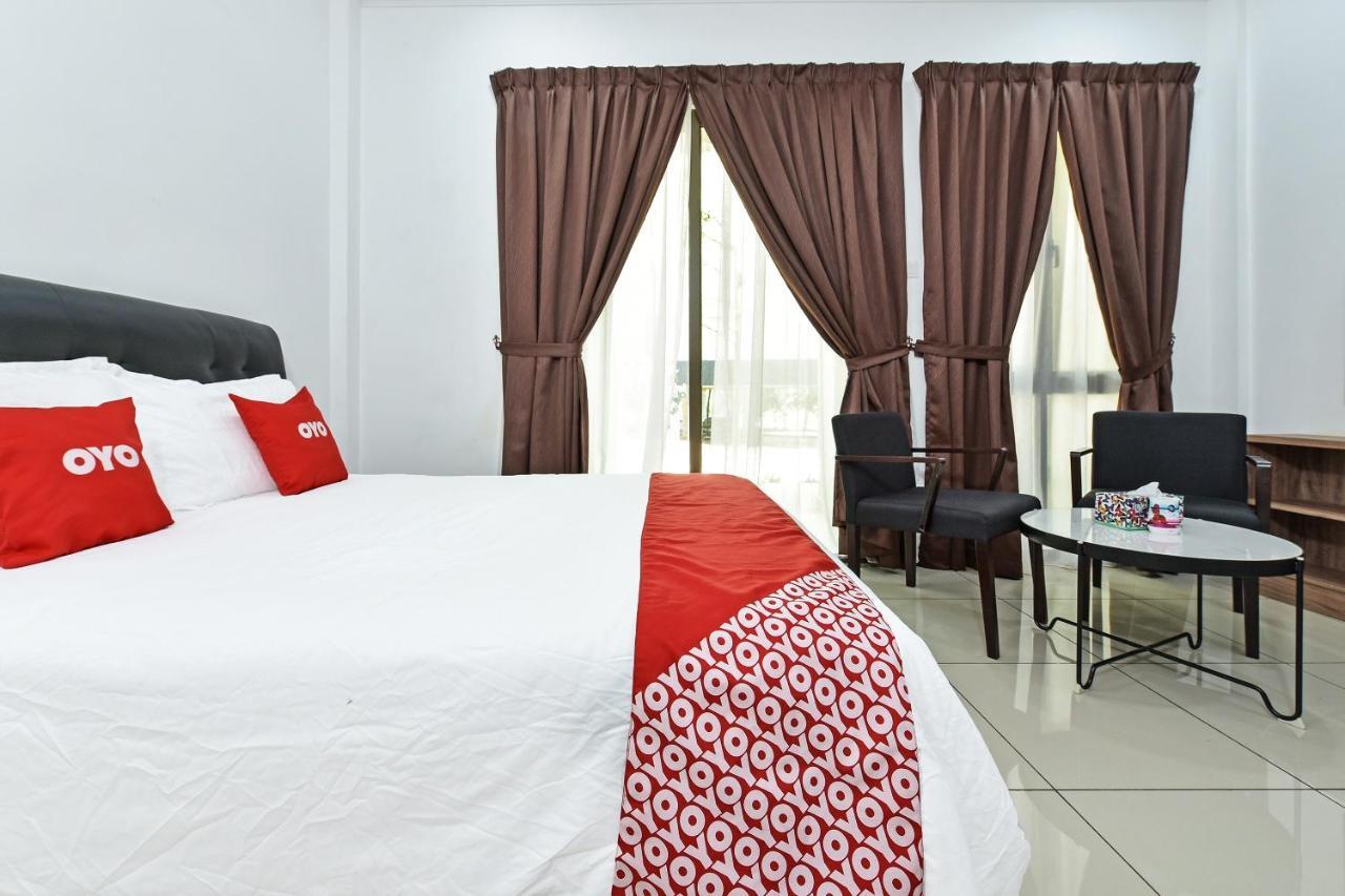 Capital O 90614 Cvia Ummul Hotel Padang Besar Exterior photo